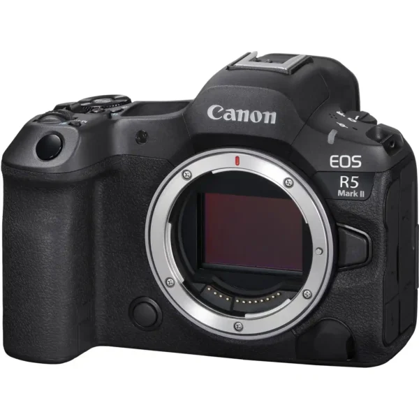 Беззеркальный фотоаппарат Canon EOS R5 Mark II Body на фоне природы, демонстрирующий свои возможности.