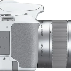 Фотоаппарат Canon EOS 250D Kit 18-55mm DC III, легкий и удобный, идеально подходит для начинающих фотографов.