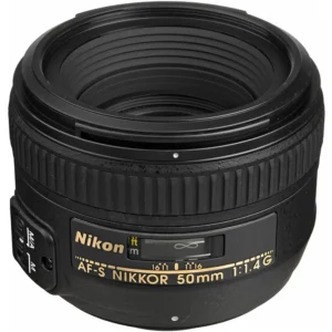 Объектив Nikon AF-S 50mm f/1.4G, компактный стандартный объектив для цифровых зеркальных камер.