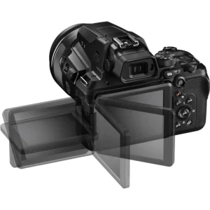 Фотоаппарат Nikon Coolpix P950, компактная камера с высоким качеством изображения и функцией записи видео.