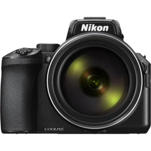 Фотоаппарат Nikon Coolpix P950, компактная камера с высоким качеством изображения и функцией записи видео.
