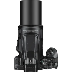 Фотоаппарат Nikon Coolpix P950, компактная камера с высоким качеством изображения и функцией записи видео.