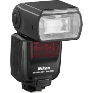Вспышка Nikon SB-5000 — профессиональная i-TTL вспышка с беспроводным управлением для камер Nikon.