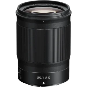 Объектив Nikon Z 85mm f/1.8 S, светосильный портретный объектив с фокусным расстоянием 85 мм.